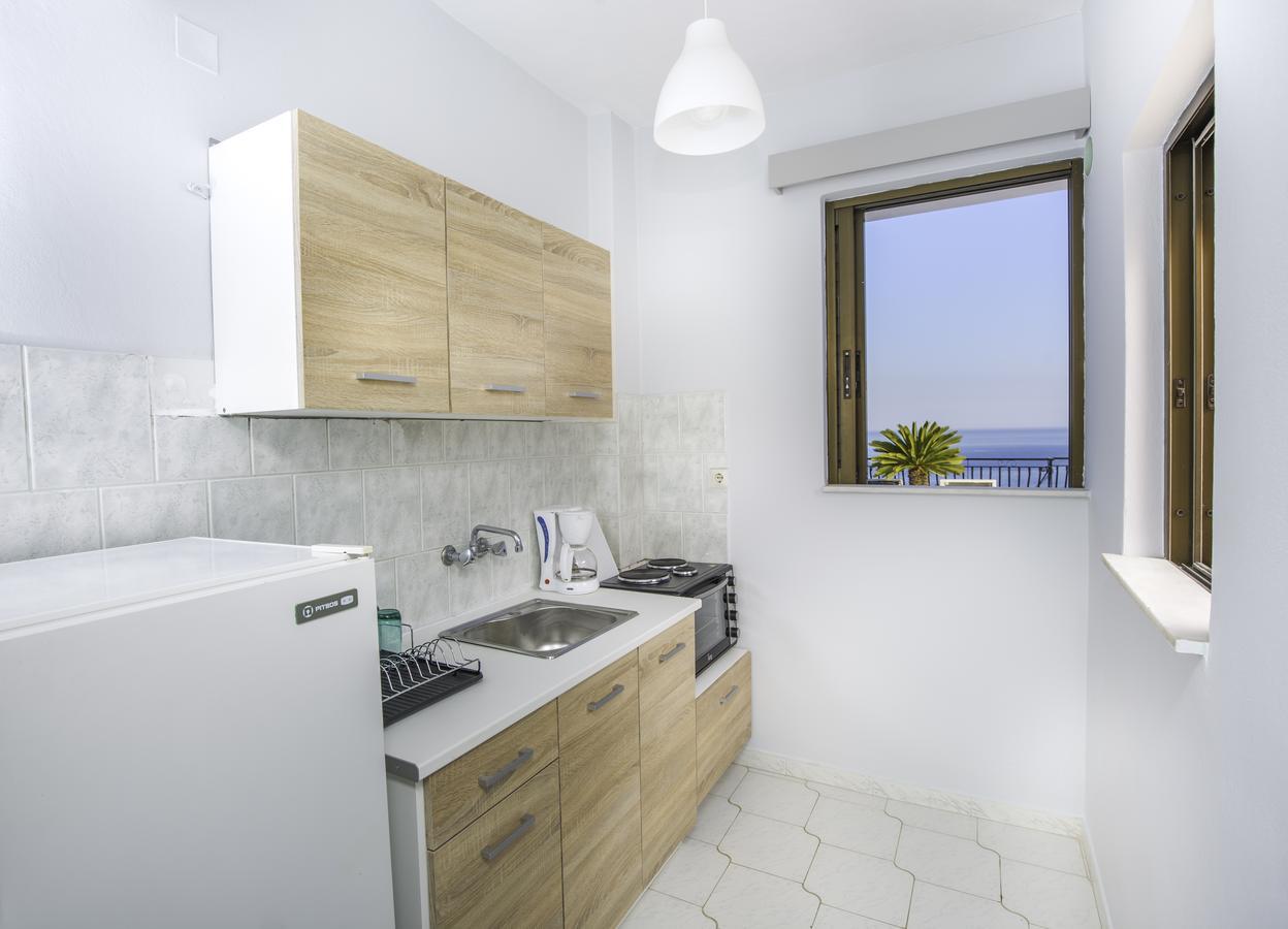 Pefkides Aegina Boutique Apartments Agia Marina  Buitenkant foto