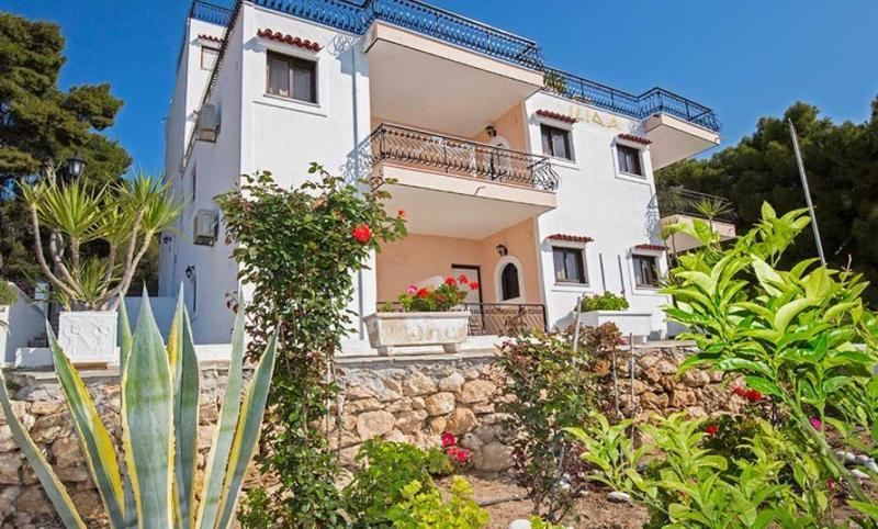 Pefkides Aegina Boutique Apartments Agia Marina  Buitenkant foto
